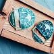 Фигурные полноцветные бейджи с вырезным окном